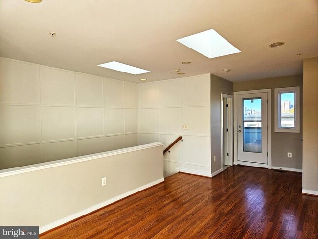 Building Photo - 12 S Regester St