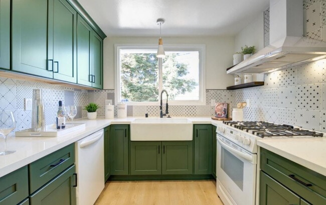 Building Photo - 1148 Camellia Dr