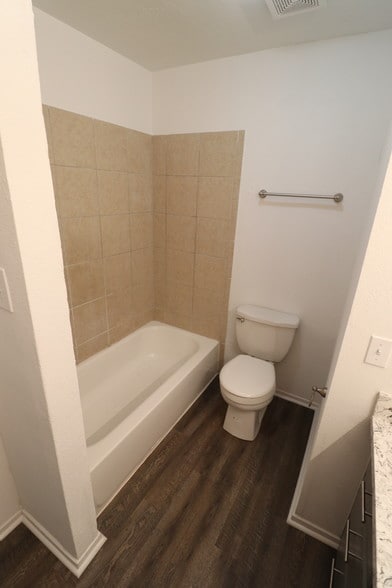 Building Photo - 6950 Paris St