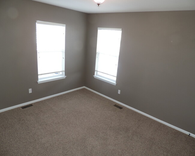 Building Photo - Conservatory 4 Bedroom Home (Available Imm...