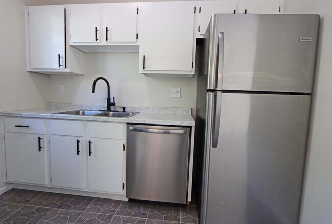 Building Photo - 7701 Flynnway Dr