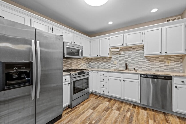 Building Photo - Updated home in convenient location!!