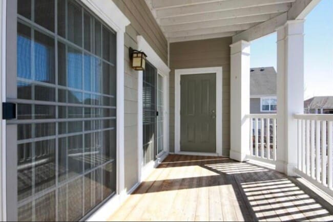 Building Photo - 2 bed 2 bath Lenox village condo