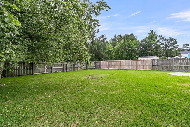 Building Photo - Recently Updated 4 bedroom 2.5 bathroom two story home available in Ladson!
