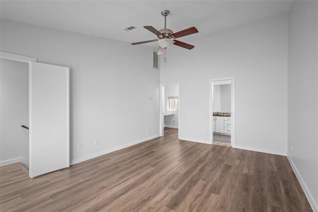 Building Photo - 811 Robin St