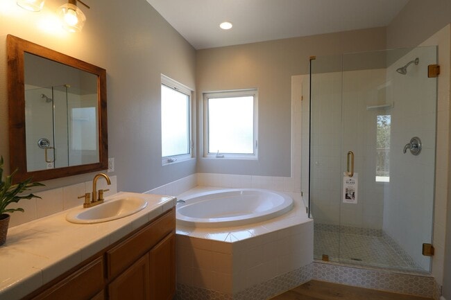 Building Photo - Beautiful Templeton Home
