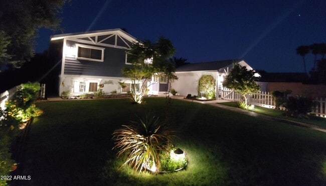 Building Photo - Exceptional 6-Bedroom Home with Private Pool Near ASU