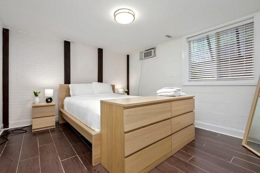 Building Photo - 677 Holmes St NW