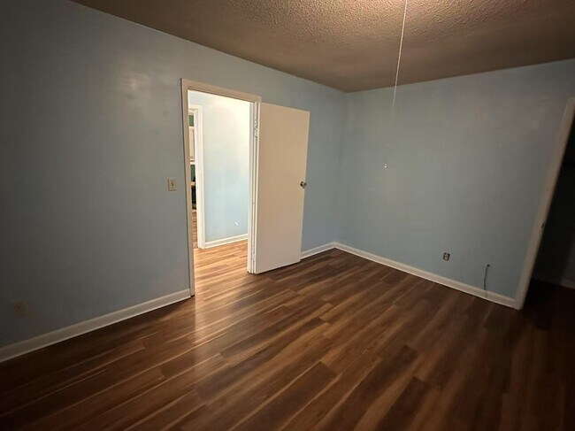 Building Photo - 2948 N Dekalb Dr