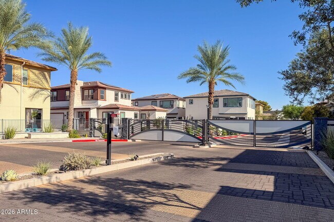 Building Photo - 1555 E Ocotillo Rd
