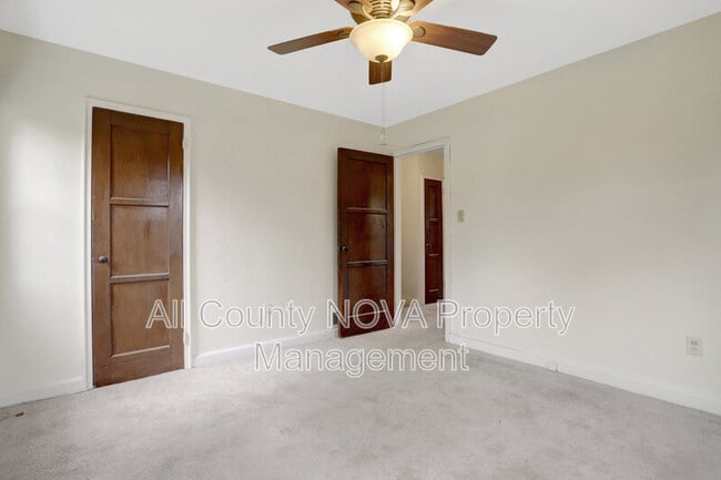 Building Photo - 2238 Farrington Ave