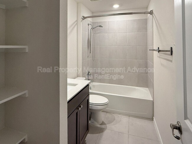 Building Photo - 1412 Blossom Ct Dr