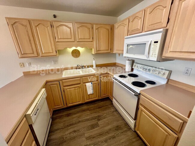 Primary Photo - 1701 Prospect Ave
