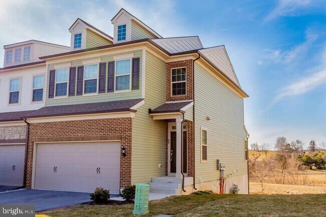 Building Photo - 49 Locks Farm Ln