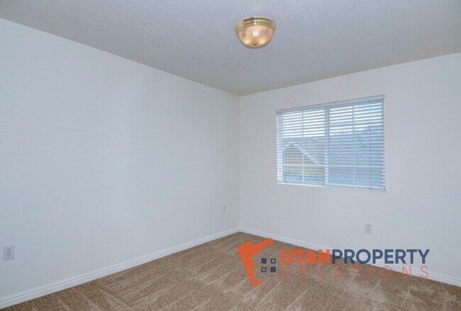 Building Photo - 2101 N Aurora Way