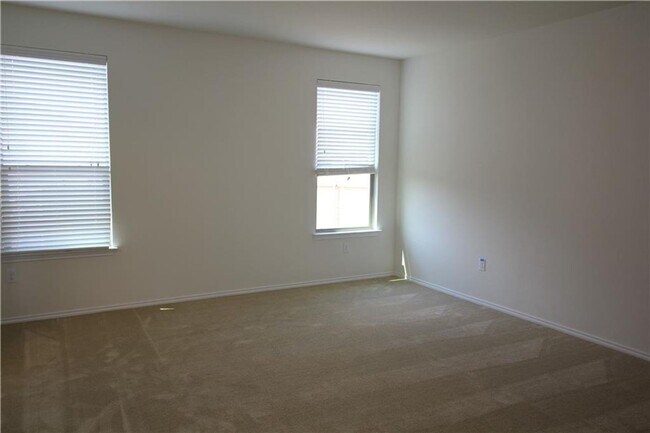 Building Photo - Beautiful one story brick home!