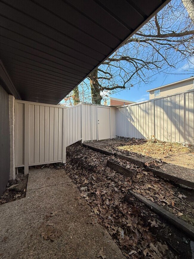 Building Photo - Brookside Beauty