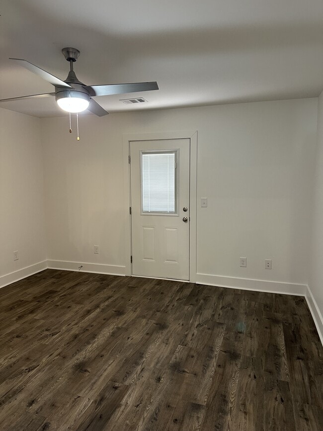 Building Photo - 535 S Forest Ave
