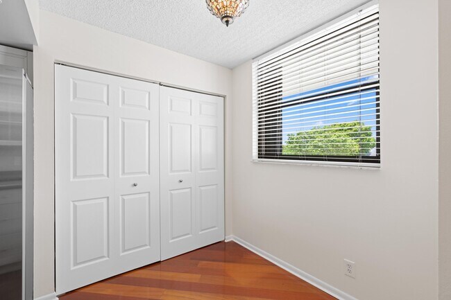 Building Photo - 1266 S Military Trail