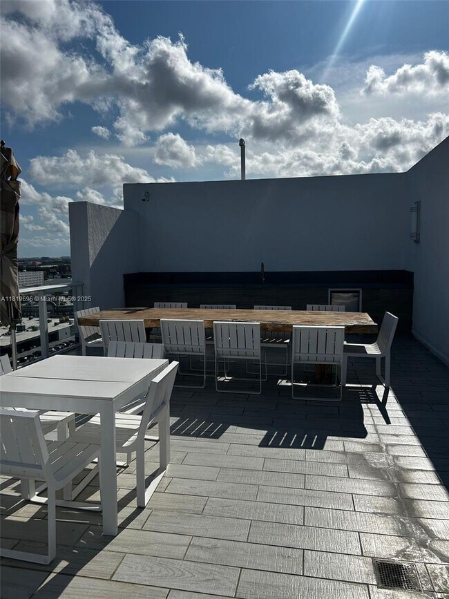 Building Photo - 4250 Biscayne Blvd