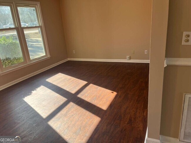 Building Photo - 1301 Hickory Ridge Trail