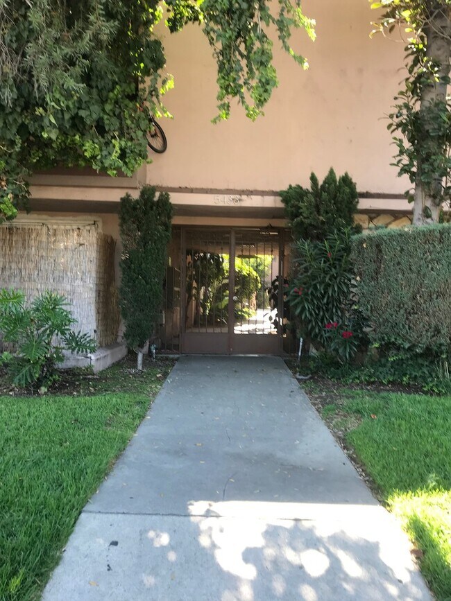 Primary Photo - 5433 Sepulveda Blvd