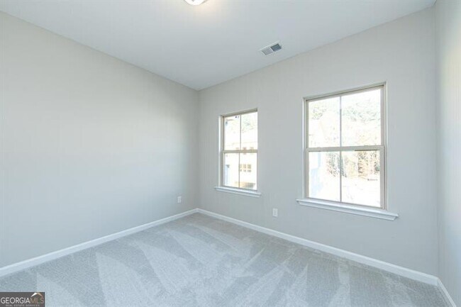 Building Photo - 272 Commons Ave