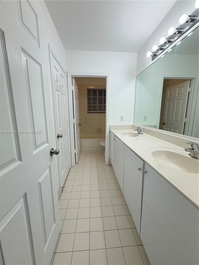 Building Photo - 1415 NW 34th Way