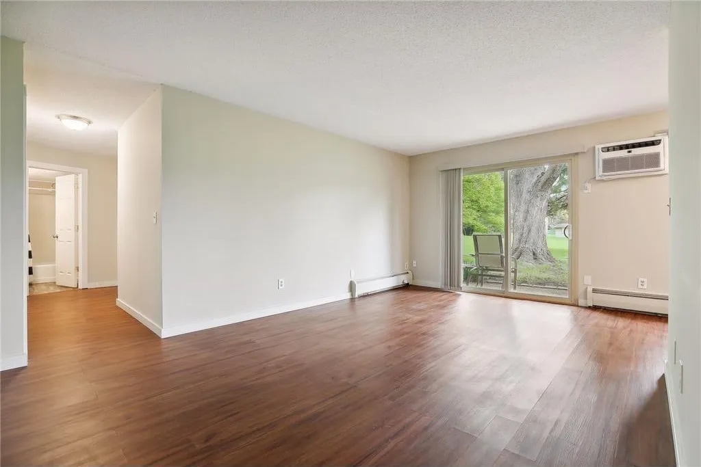 Building Photo - 935 11th Ave S