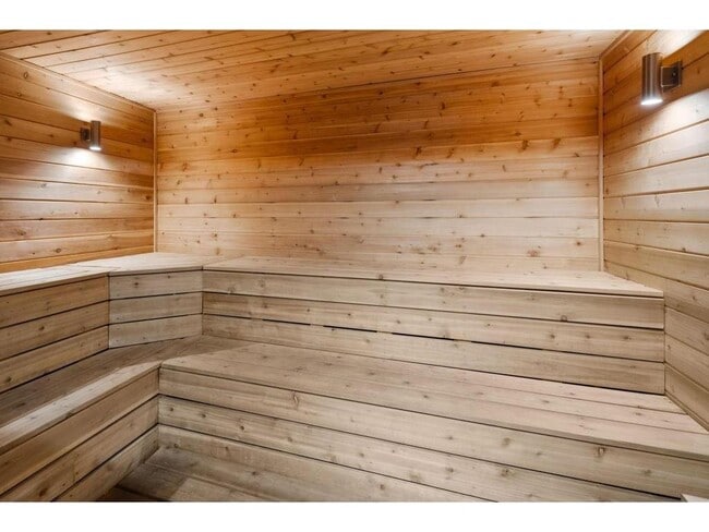 Building Photo - 433 S 7th St