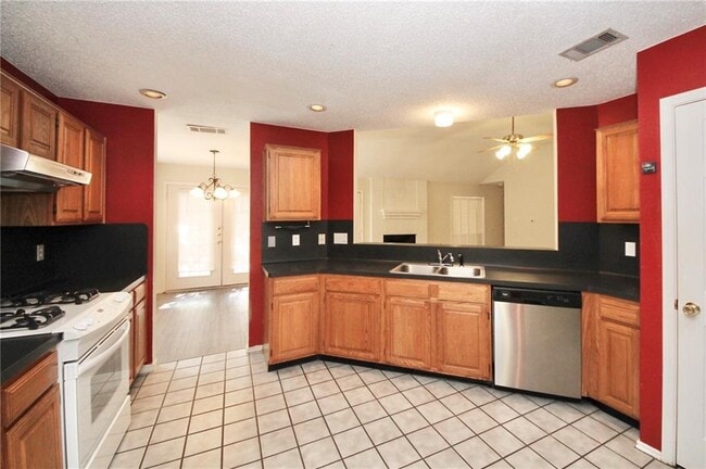 Building Photo - 8009 Cahill Dr