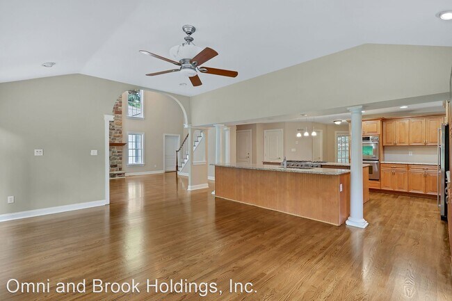 Building Photo - 4 br, 4 bath House - 1109 Winding Dr