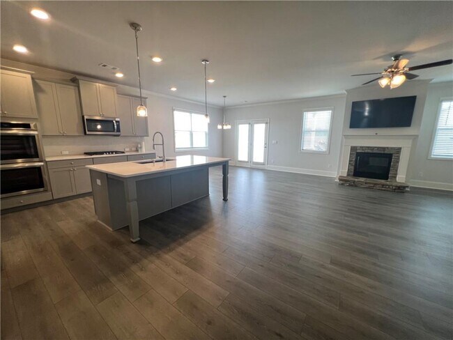 Building Photo - 7214 Whitewater Dr