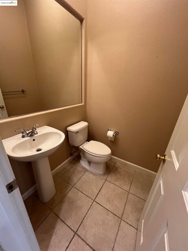 Building Photo - 613 Kenwood Dr