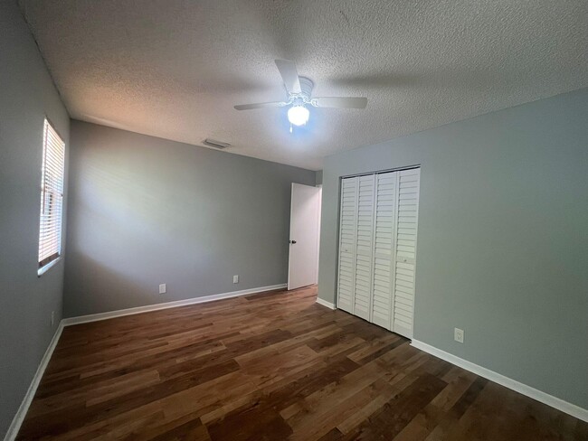Building Photo - 5184 Jog Ln