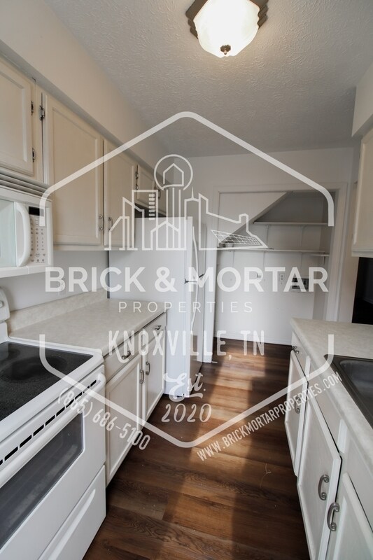 Building Photo - 4003 Valley View Dr NE