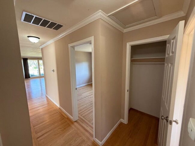 Building Photo - RENTED - 3 Bedroom Ranch Style Home in El ...