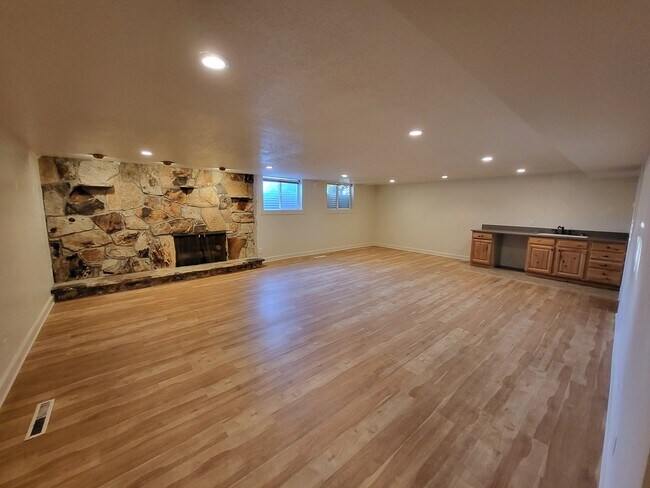 Living room-basement - 1905 Saint Marys Dr