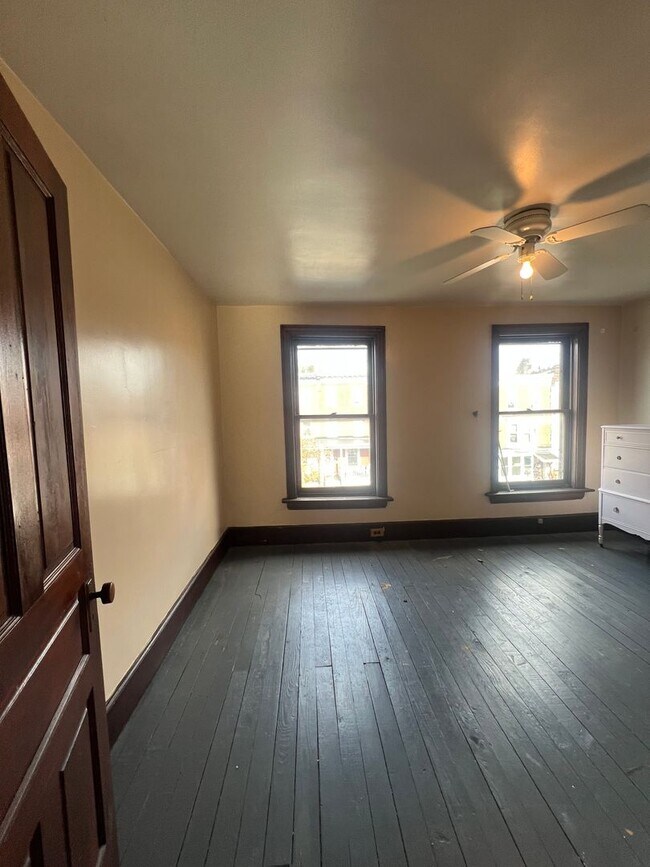 Building Photo - Renovated and Charming Townhome Available Now