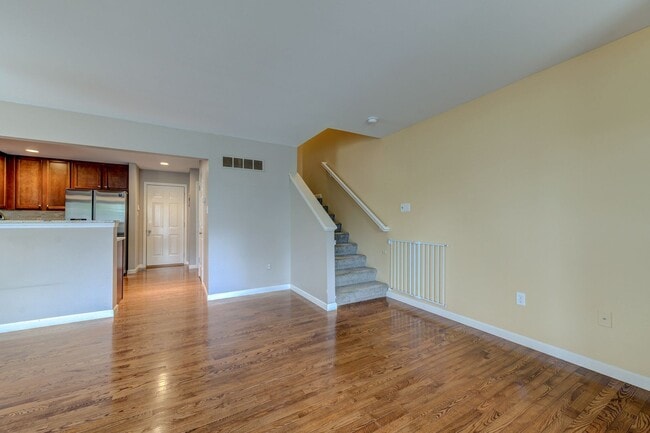 Building Photo - Gorgeous Updated 3 Bed 2.5 Bath Home w/2 C...
