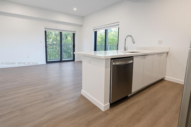 Building Photo - 1950 Fletcher St