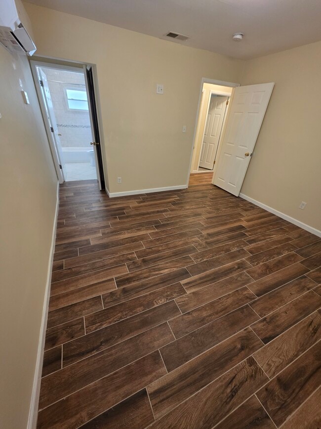 Building Photo - 1406 Montgomery Rd