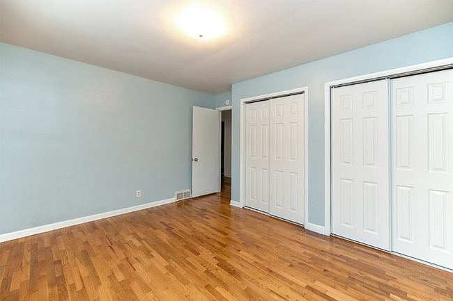 Building Photo - 4682 Huron Hill Dr