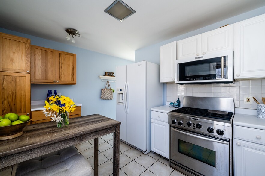 Building Photo - 511 Donna Dr