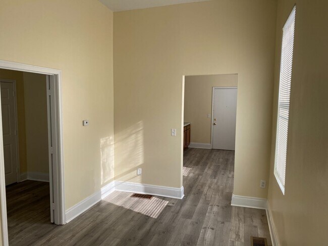 Building Photo - 642 Philadelphia St