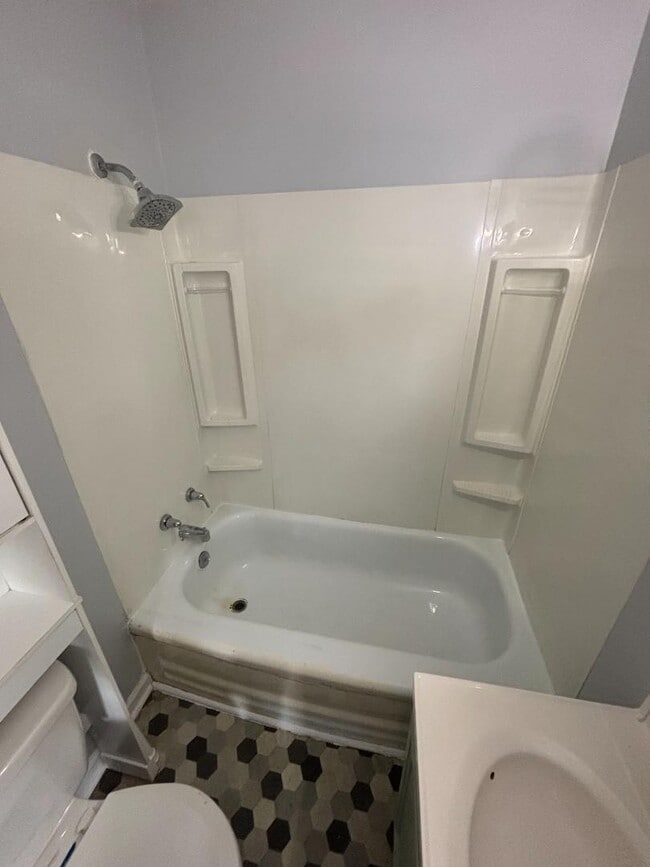 Building Photo - 103 N Poole St