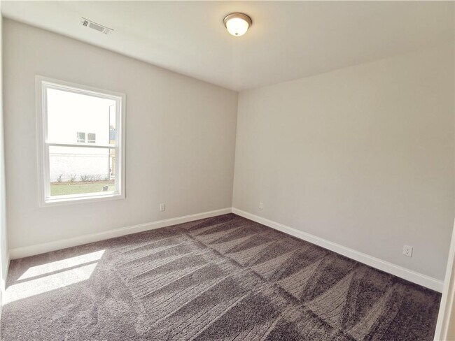 Building Photo - 2665 Whistler Wy NE