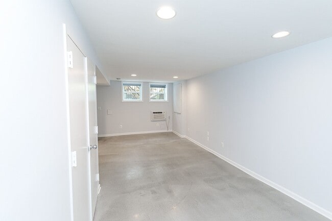 Building Photo - Prime Logan Circle Studio with In-Unit W/D!