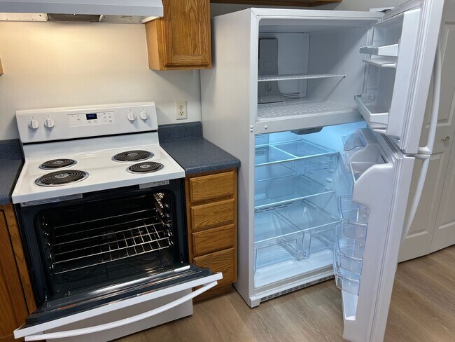 Building Photo - Candler - Recently Renovated Apt Ready for Occupancy!