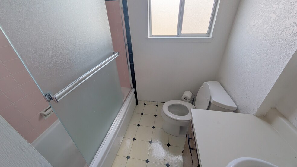 Building Photo - 559 Cherry Way